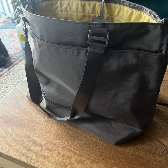 Baggallini Avenue tote - Picture 7 of 7